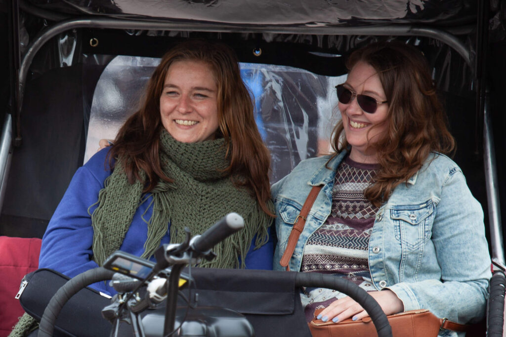 young-girls-on-pedicab