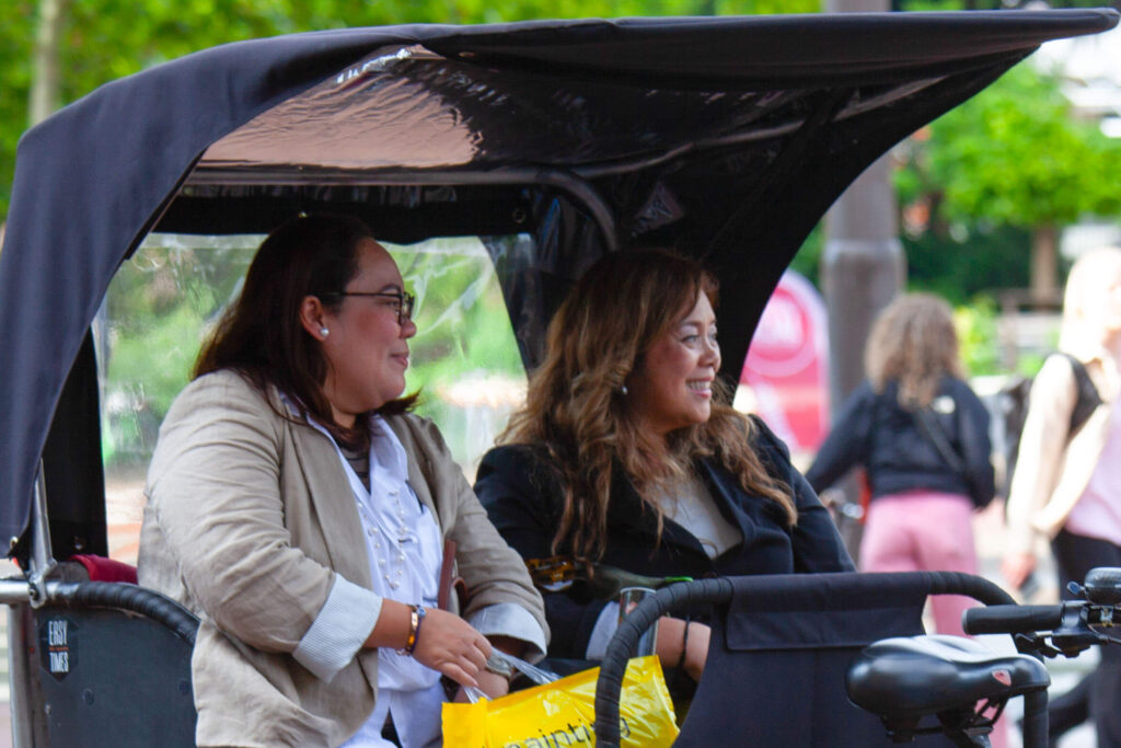 philipino woman on pedicab tour